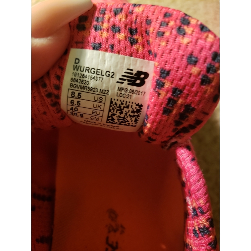 New balance pink running shoe - Picture 3 of 3